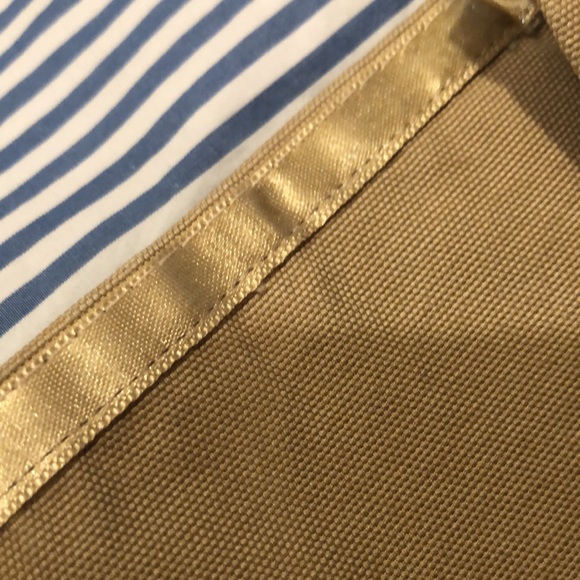 Burberry pleated skirt with belt - Picture 10 of 11